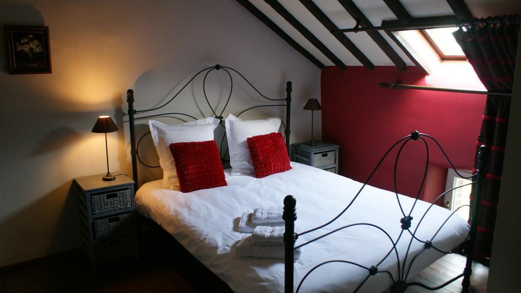 B&B Le Secret Du Bois Bourseigne-Vieille Экстерьер фото